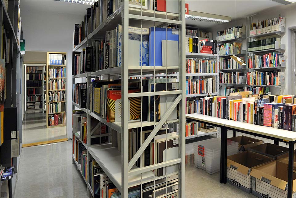 Knjižnica Oddelkov za oblikovanje na Dolenjski cesti 83