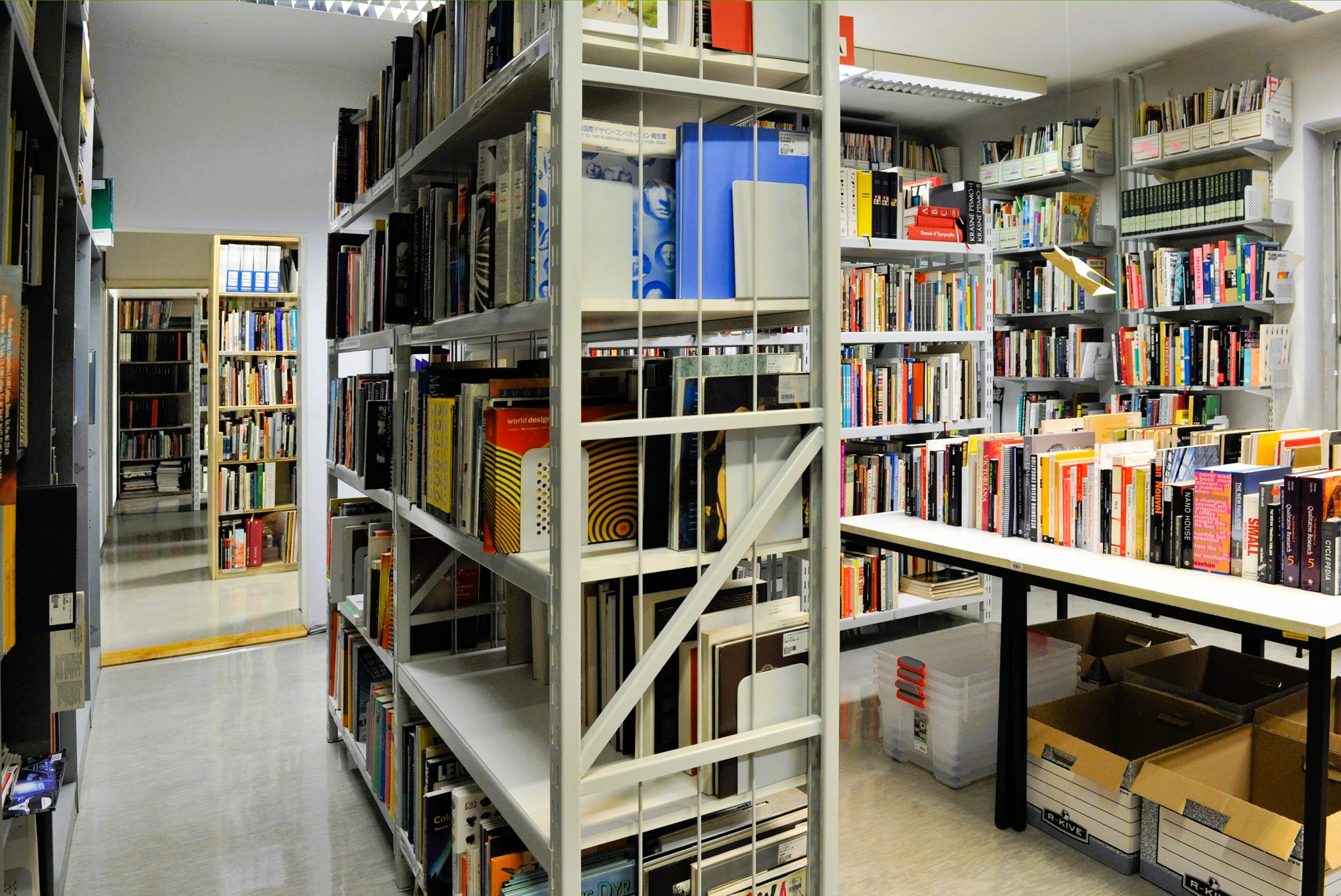 Knjižnica Oddelkov za oblikovanje na Dolenjski cesti 83